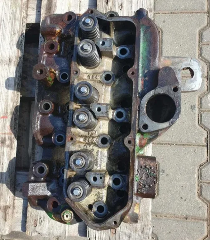 Głowica silnika John Deere 3 cylindrowego