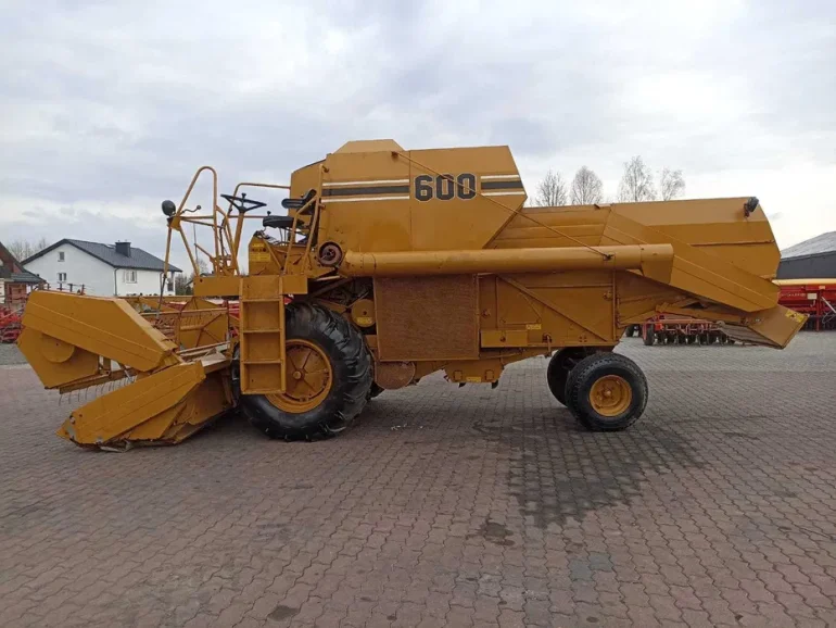 Kombajn zbożowy Sampo Rosenlew 600.Massey 20