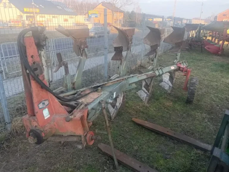 Pług Fenet 4 , 5 Unia 3 + 1 resor jak kverneland
