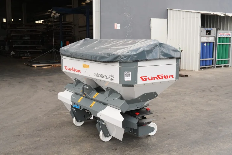 Rozsiewacz Dwutarczowy Güngör EKO 800-1400L | Do C-360 | Hydraulika