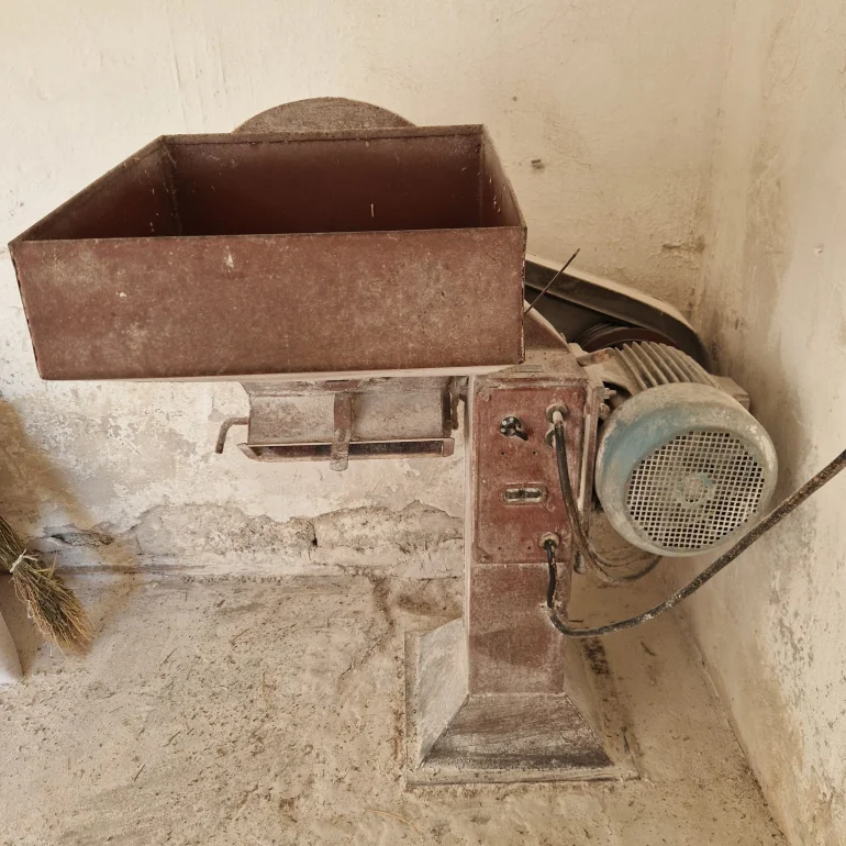 Śrutownik bijakowy do zboża, silnik 3 kW, zasilanie 400 V, sprawny, używany