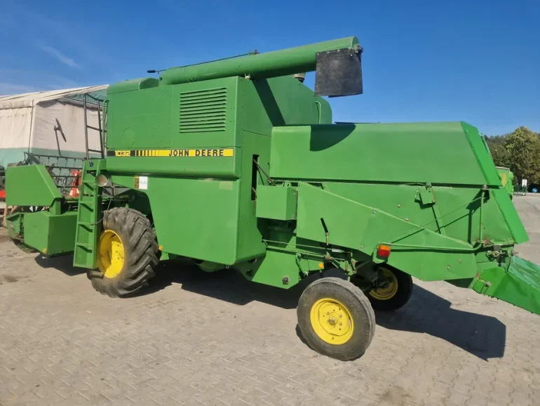 Kombajn zbożowy John Deere 1032