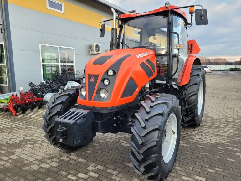 Ciągnik rolniczy Ursus C-3102