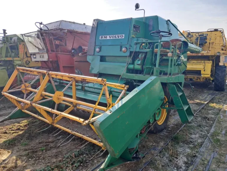 Kombajn Volvo BM S830 sieczkarnia silnik Perkins Massey ferguson Claas