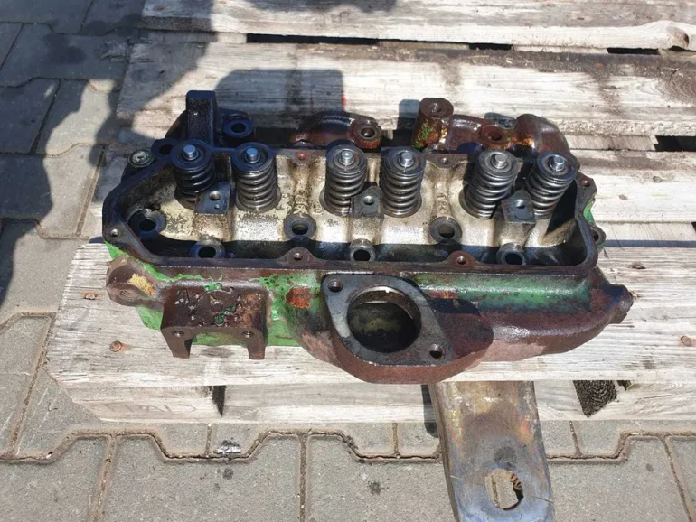 Głowica silnika John Deere 3 cylindrowego