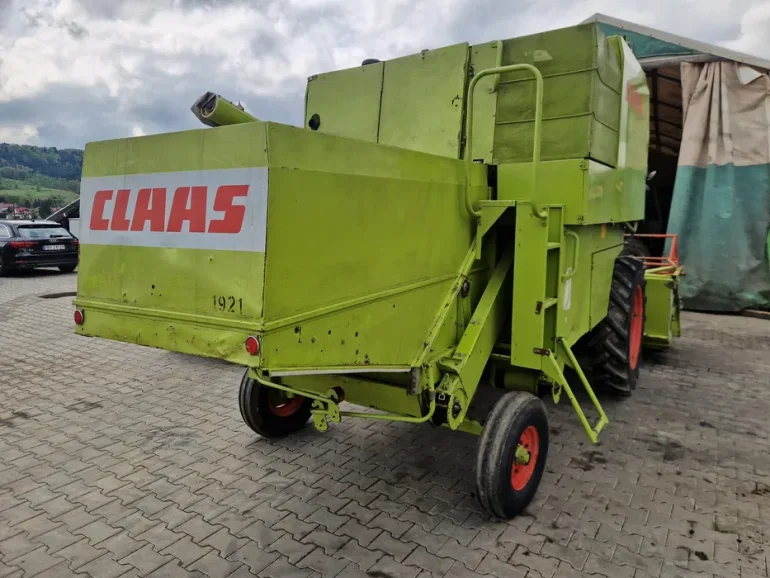 Kombajn zbożowy Claas Compact 30 z Niemiec