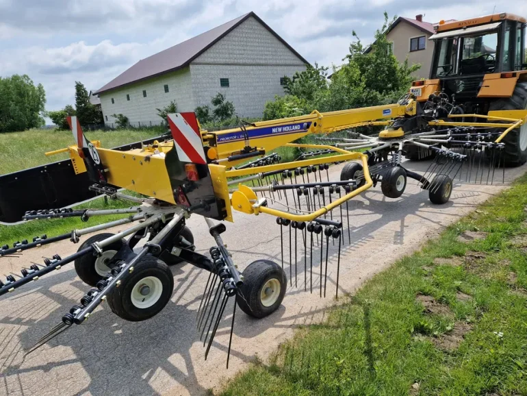 Zgrabiarka dwukaruzelowa NEW HOLLAND Prorotor 640 T 2020rok boczna sto