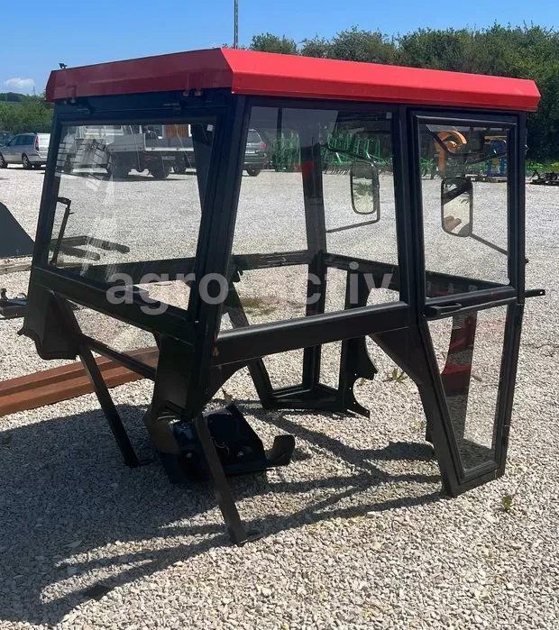 Kabina C-330C-360 bez błotników kraj