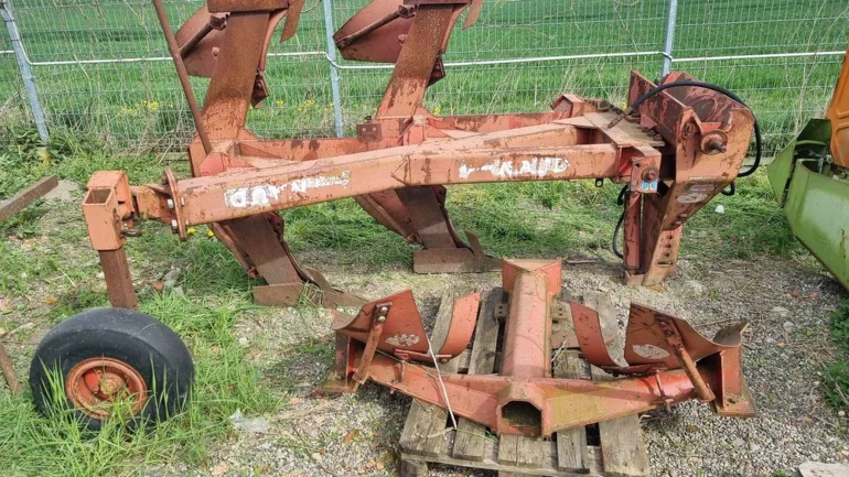 Pług 3 skibowy obrotowy NAUD