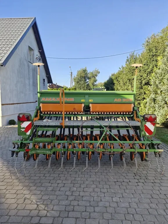 Siewnik zbożowy Amazone AD 303 nabudowany talerzowy