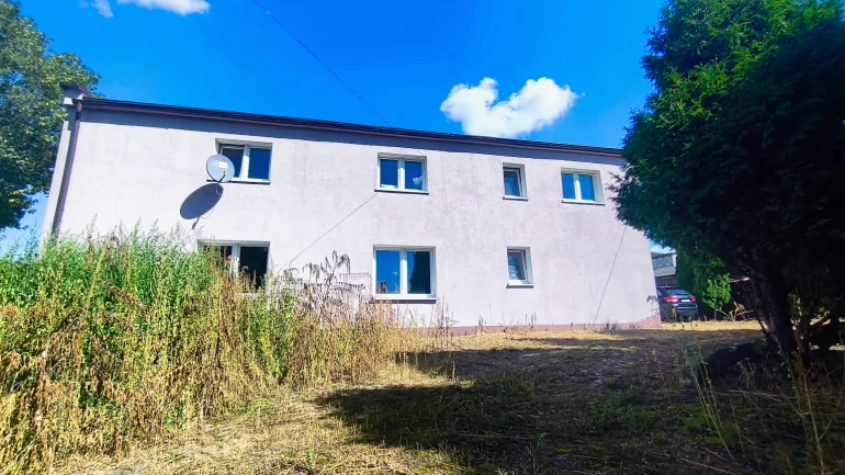 Duży wiejski Dom z Budynkami Gospodarczymi