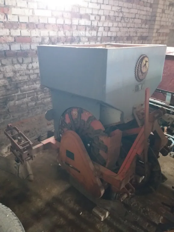 Sadzarka dwurzędowa do ziemniaków