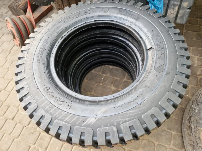 Opona 8.25-20 Ozka Nowa