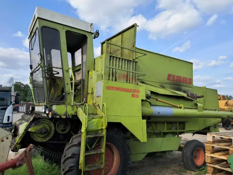 Kombajn Claas Dominator 85 kabina sieczkarnia heder 4,5m wózek stół