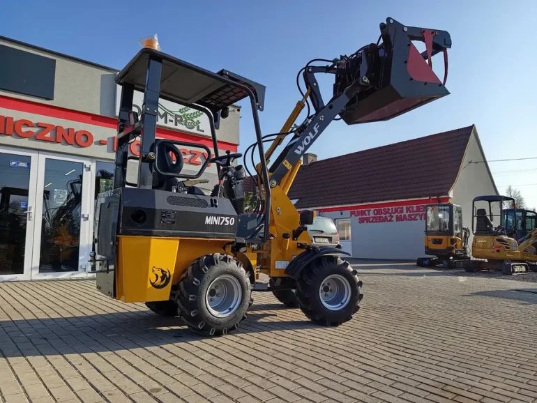 NOWA Ładowarka przegubowa WOLF 750 Silnik Perkins / Wąska i zwrotna