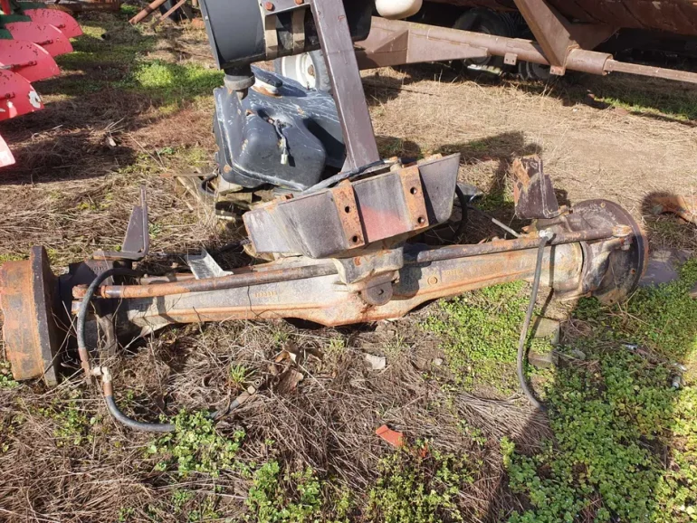 Fiat F 130 przednia oś napęd zwrotnica