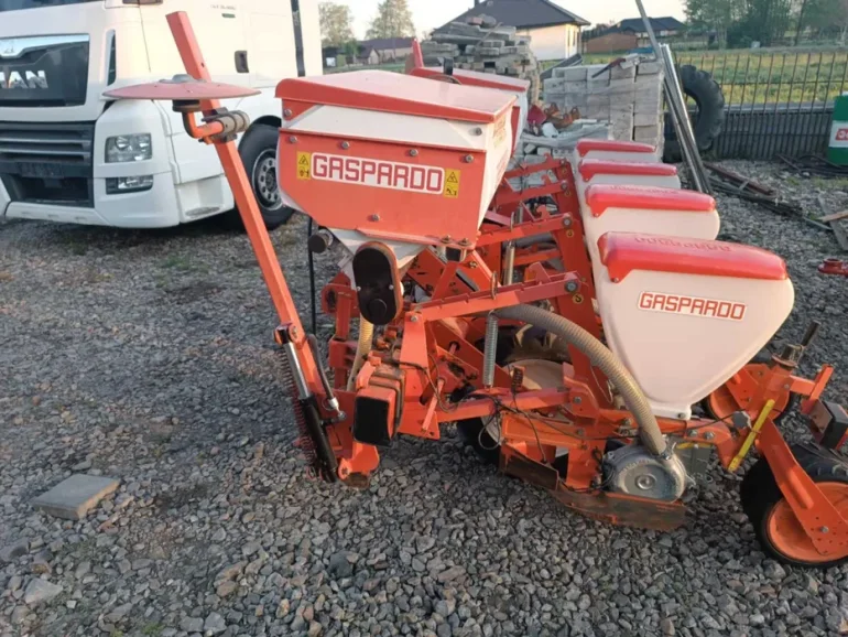 siewnik do kukurydzy gaspardo rok 2014. z nawozem.