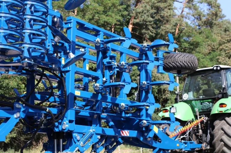 Wielofunkcyjny kultywator uprawowy 2,6 m