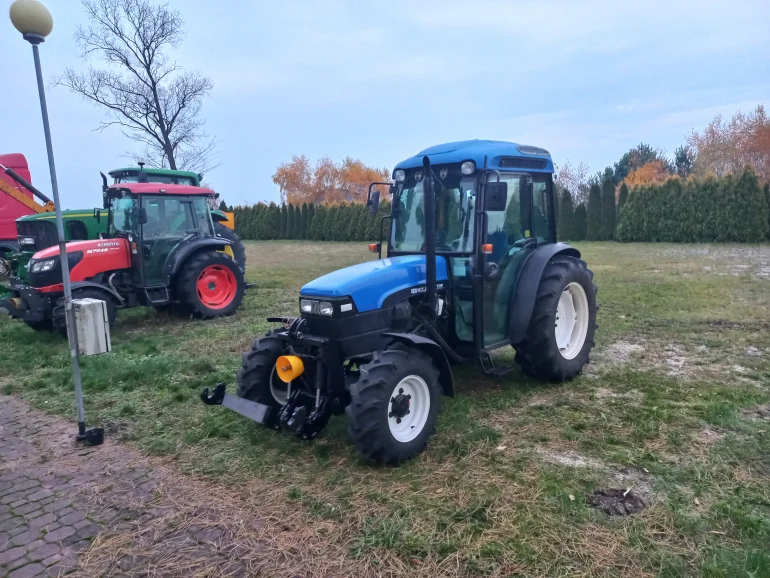 New Holland TN75 ,8662h ,2002r TUZ VOM do zamiatania odśnieżania