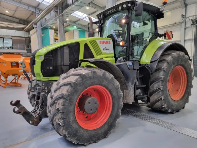 Ciągnik rolniczy Claas Axion 920 rok 2014