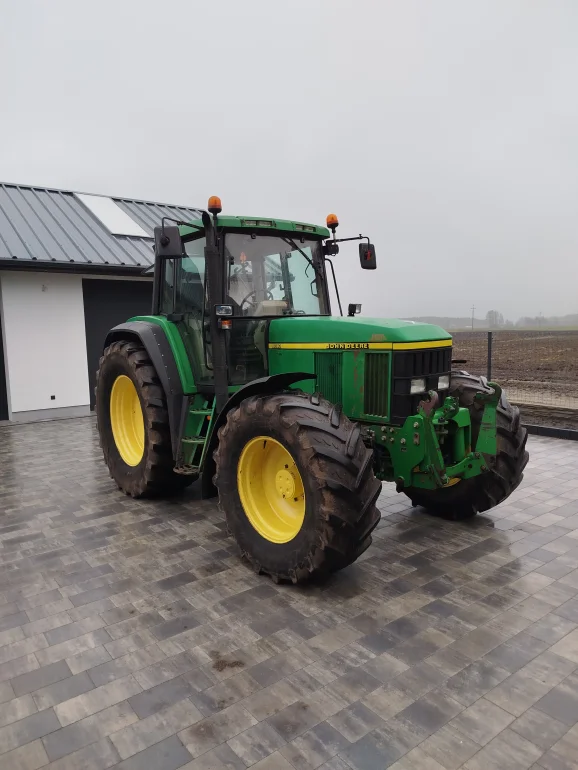 John Deere 6810 pneumatyka miękka oś tuz