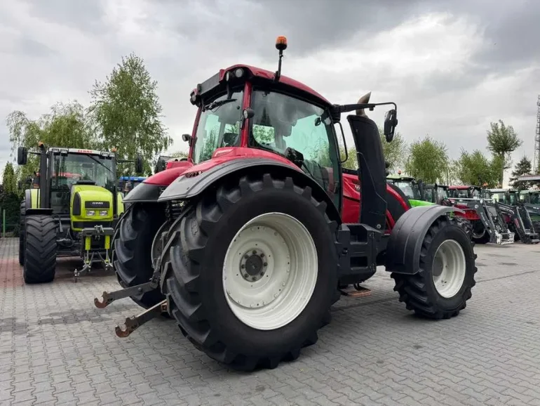 VALTRA T234 VERSU / Pneumatyka/ Biegi pełzające / Przedni TUZ /