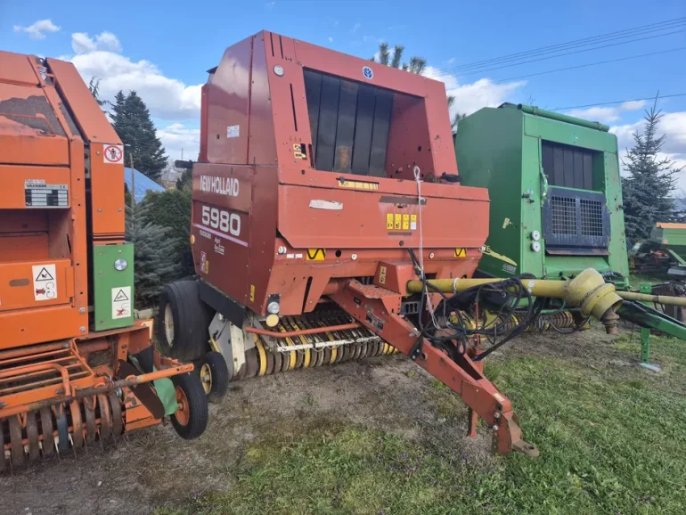 Prasa belujaca New Holland 5980 Claas john deere Welger