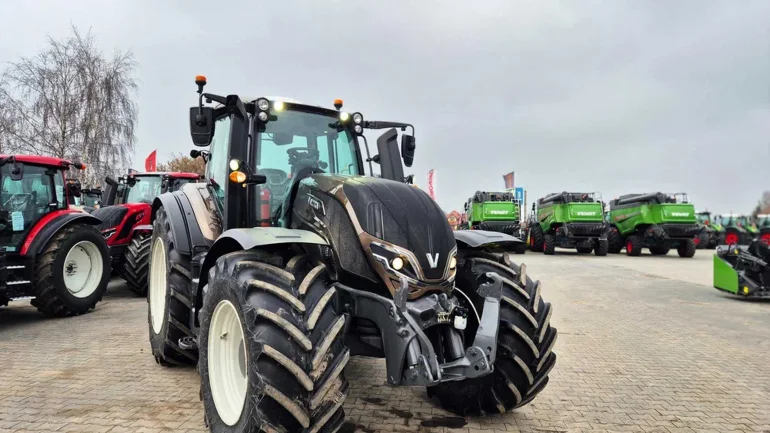 Ciągnik rolniczy Valtra T215 Versu - Finansowanie 0%, pełna gwarancja