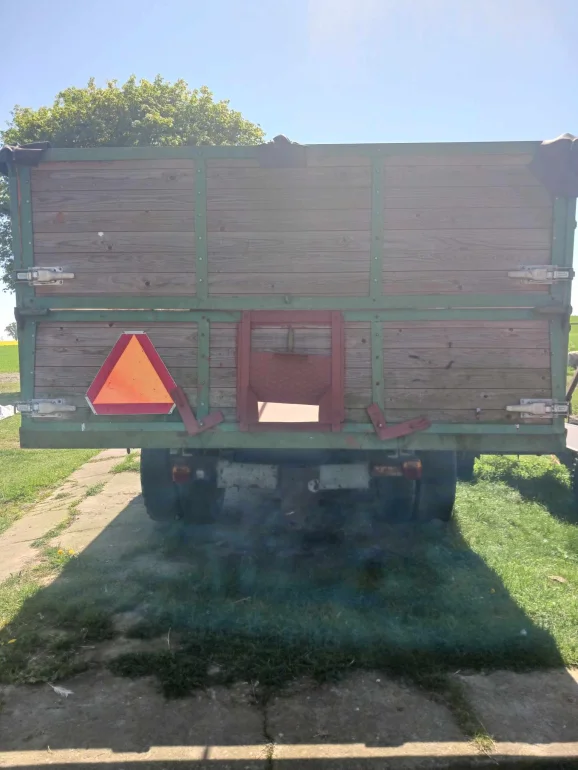 Przyczepa rolnicza jednoosiowa 10/12 ton