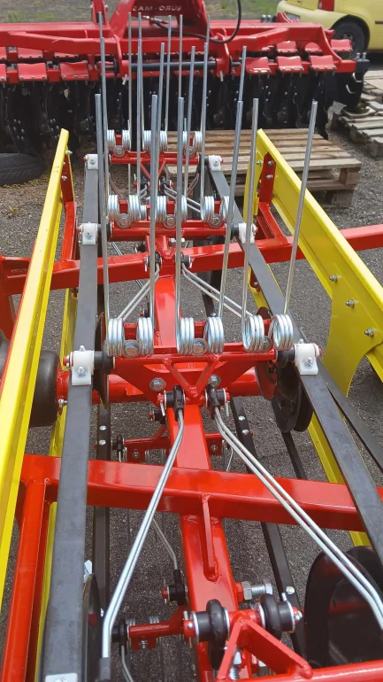 Przetrząsaczo - zgrabiarka pasowa