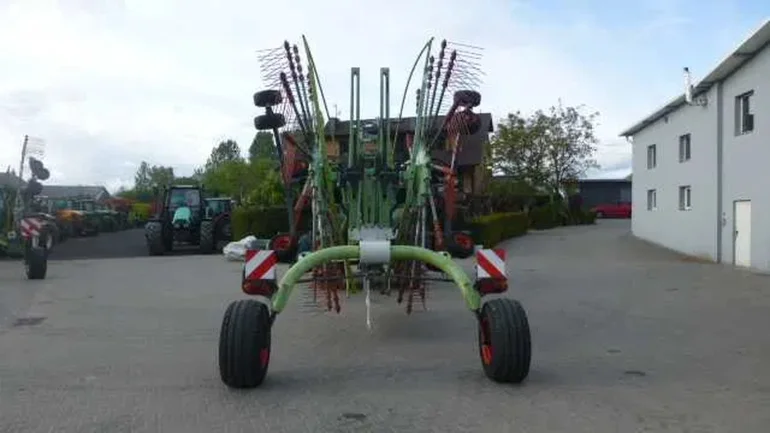 Zgrabiarka CLAAS LINER 2900 Dwugwiazdowa do środka