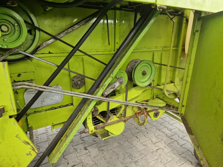 Kombajn zbożowy Claas Compact 30 z Niemiec