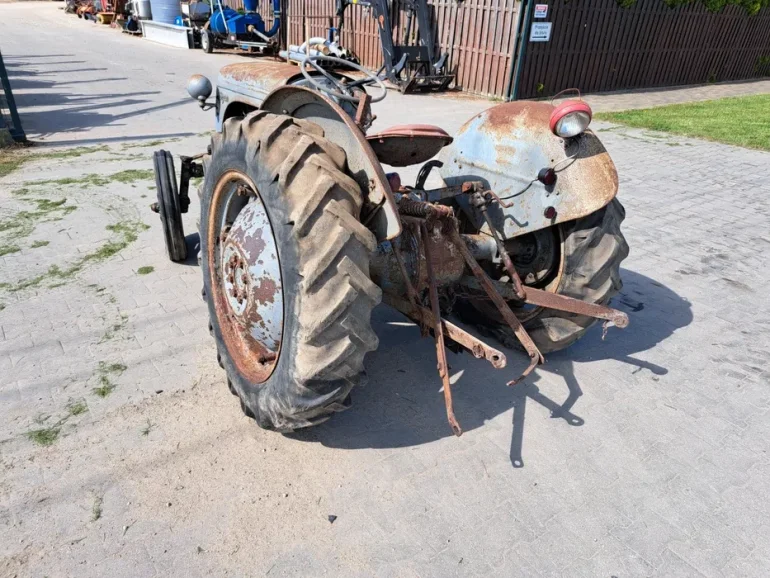 Ciągnik Massey Ferguson TEA 26