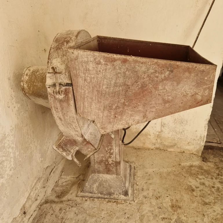 Śrutownik bijakowy do zboża, silnik 3 kW, zasilanie 400 V, sprawny, używany