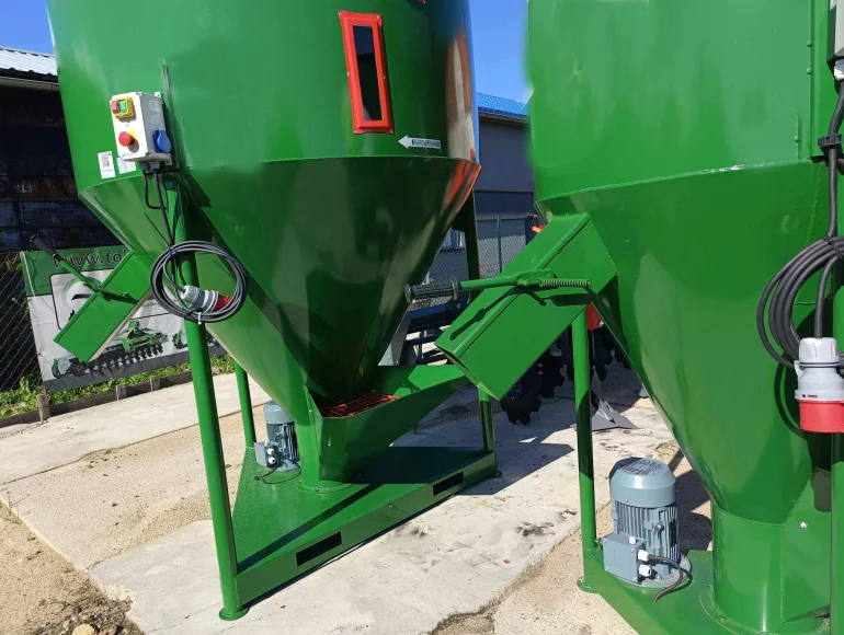 Mieszalnik pasz 1000 kg