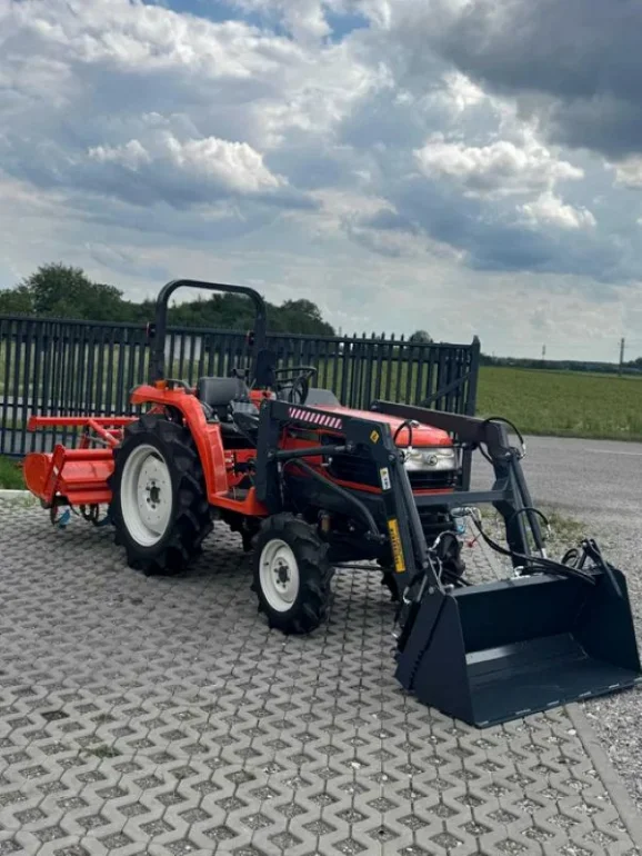 KUBOTA T-240 4X4 24KM Wspomaganie,Zarejestrowany, Stan SUPER, TUR ,4w1