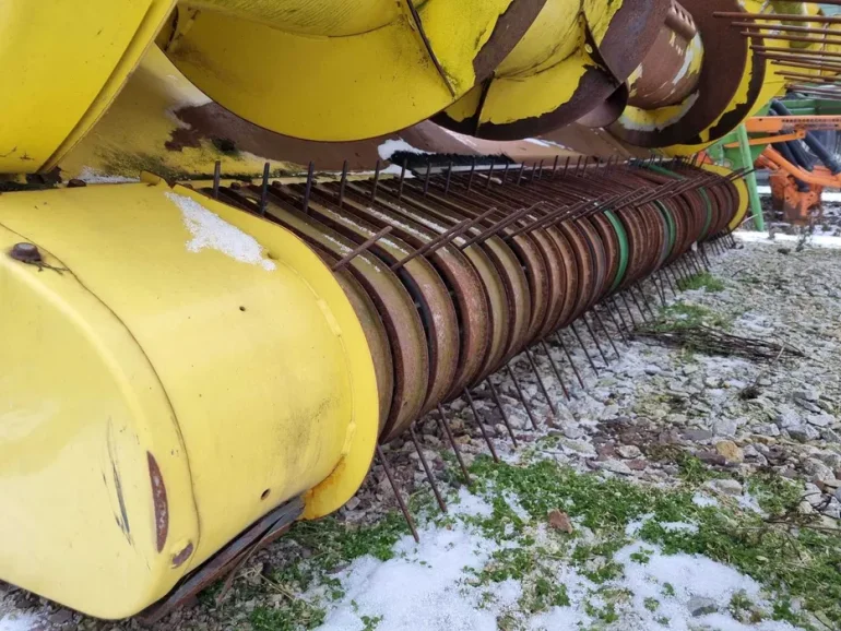 Podbieracz do sieczkarni serii 8000 John Deere 639 z Niemiec