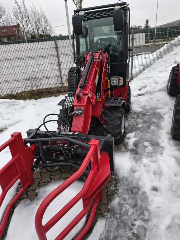 Ładowarka przegubowa mnini teleskop rops Hornet 806