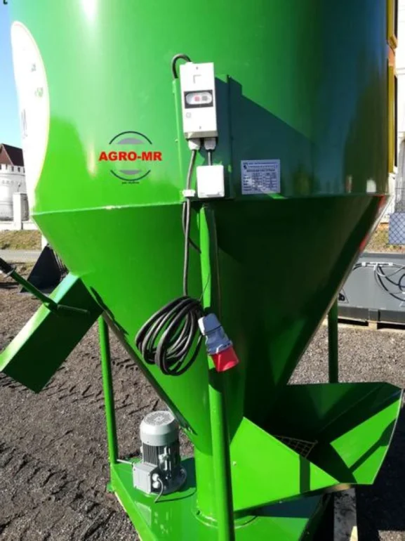 Mieszalnik pasz 1000kg H037/2