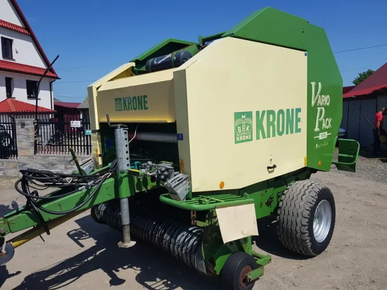 Prasa Krone vario pack 1800 prasa rolujaca multi cut Zmienno komorowa