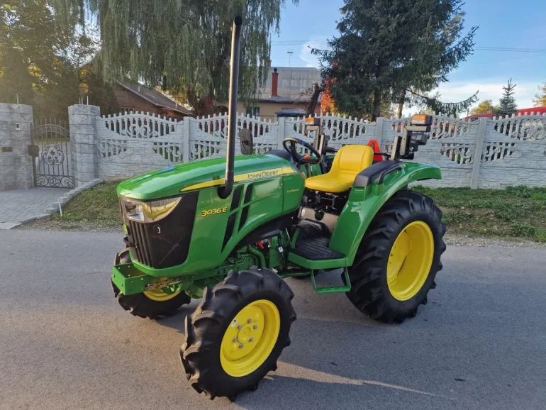 Traktor John Deere 3036 E fabrycznie nowy