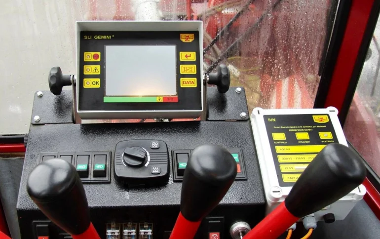 SYGNALIZATOR / CZUJNIK WYSOKIEGO NAPIĘCIA – ŻURAW / DŹWIG