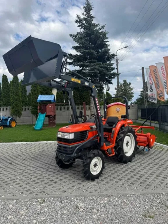 KUBOTA T-240 4X4 24KM Wspomaganie,Zarejestrowany, Stan SUPER, TUR ,4w1