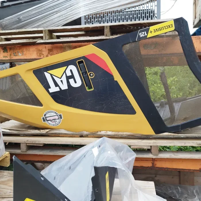 Maska pokrywa silnika ładowarki teleskopwej Cat Caterpillar