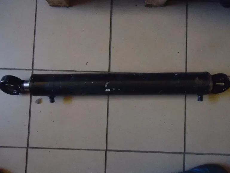 Siłownik hydrauliczny CJS127-18/45/400 ładowacz