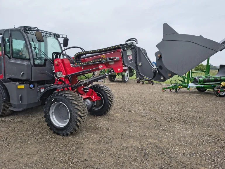 Ładowarka przegubowa teleskopowa  koparka HORNET 825 2,5T 5m