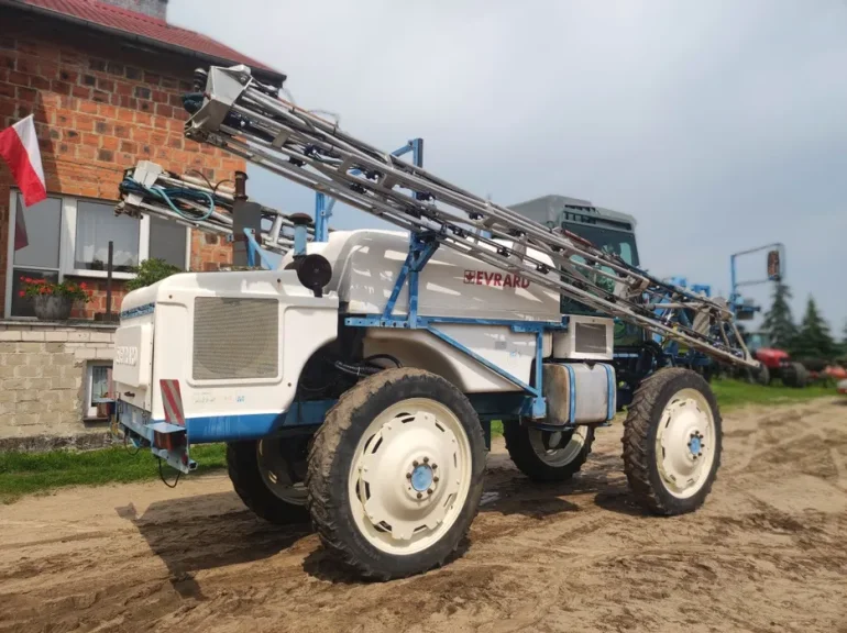 Opryskiwacz Samojezdny Evrard, Berthoud 24m