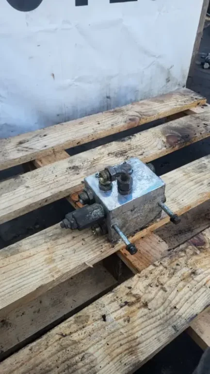Zawór hydrauliczny OIL Control merlo P27.7