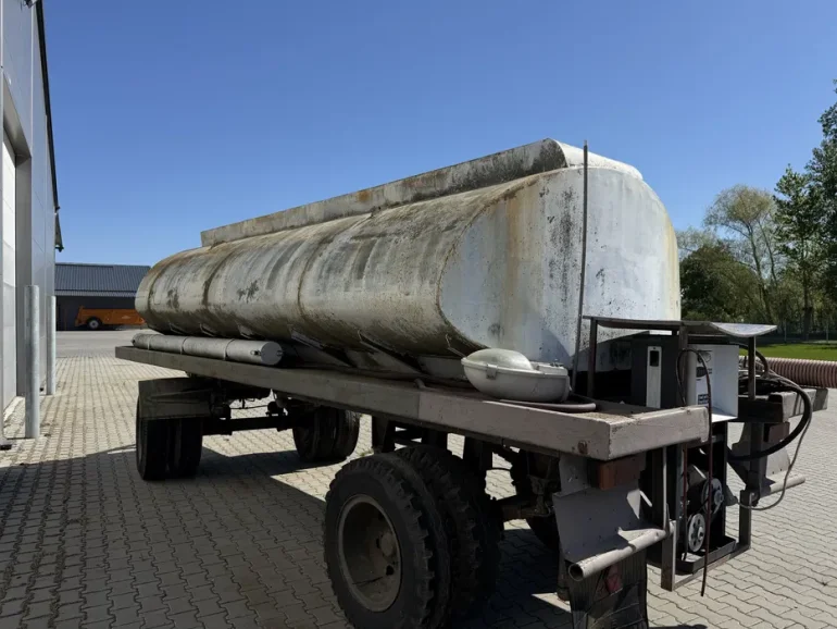 Beczka na paliwo z podwoziem Autosan K-09 pojemność 10000 litrow