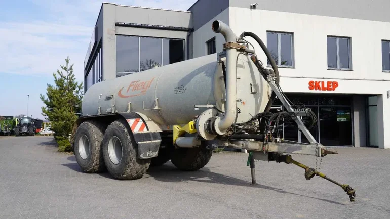 Wóz asenizacyjny Fliegl 16000